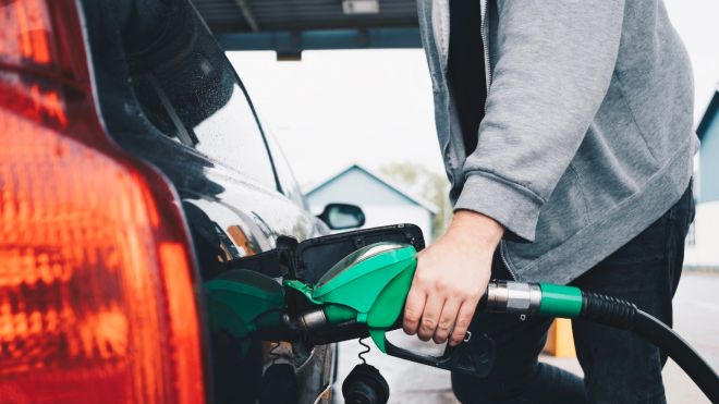 5 Tips to Make Your Fuel Tank Last Longer While Prices Are High