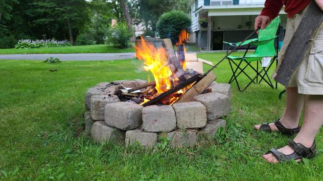 How to Build a Fire Pit (Without Burning Down the Neighbourhood)