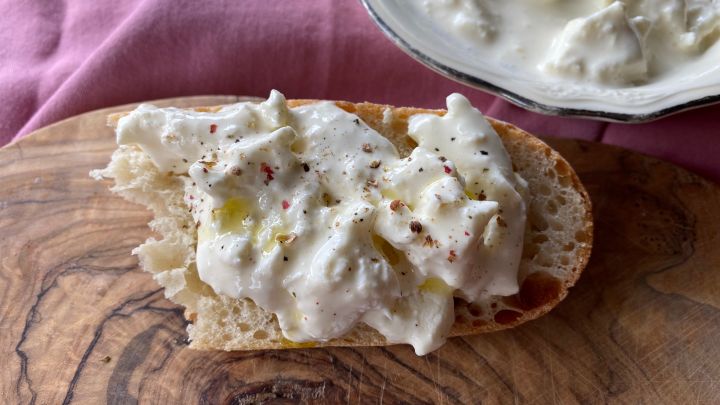 No, You Cannot Make ‘the Inside of Burrata’ With Mozzarella and Cream