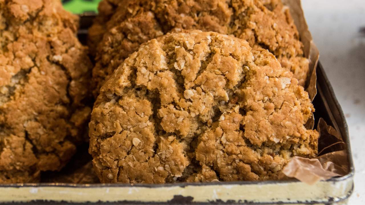 This 100-Year-Old Recipe Will Get You Perfect, Chewy Anzac Biscuits