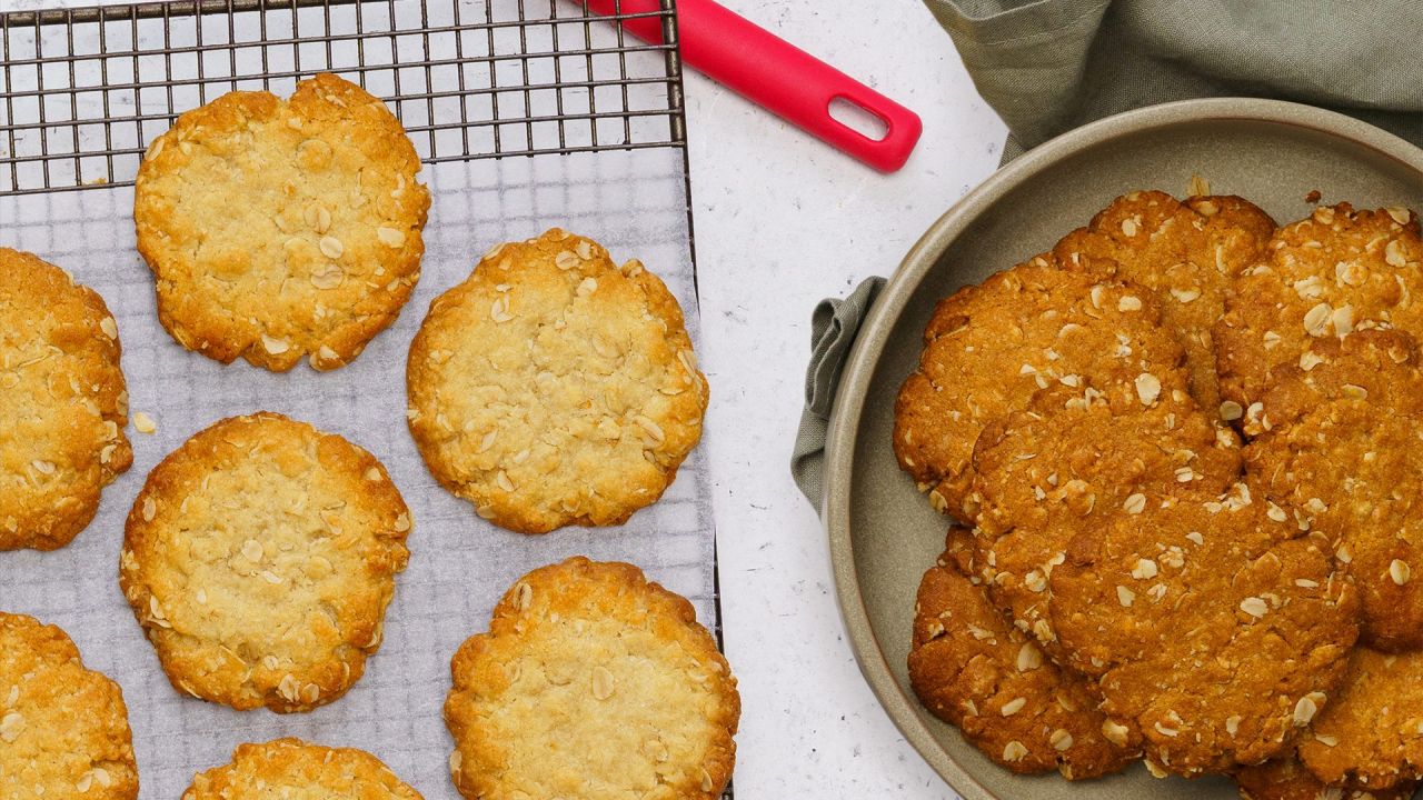 An Expert’s Guide to Mastering the Art of Anzac Biscuits (Both Chewy and Crunchy)