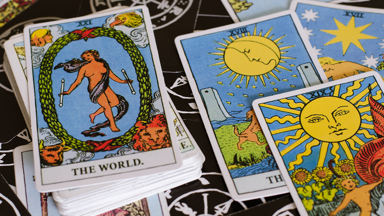 A Beginner’s Guide to Tarot and Oracle Cards and How to Use Them
