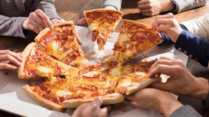 How to Skip the Office Pizza Party and Still Be a ‘Team Player’
