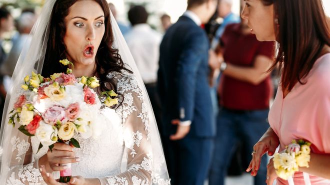 12 of the Worst Wedding Guest Faux Pas, According to Lifehacker Readers