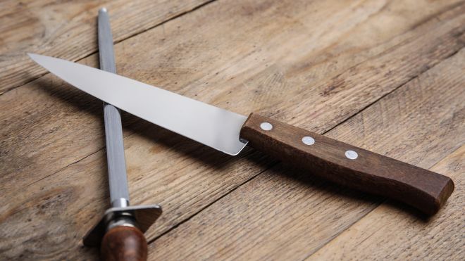 The Difference Between Honing and Sharpening Your Knives (and Why It Matters)