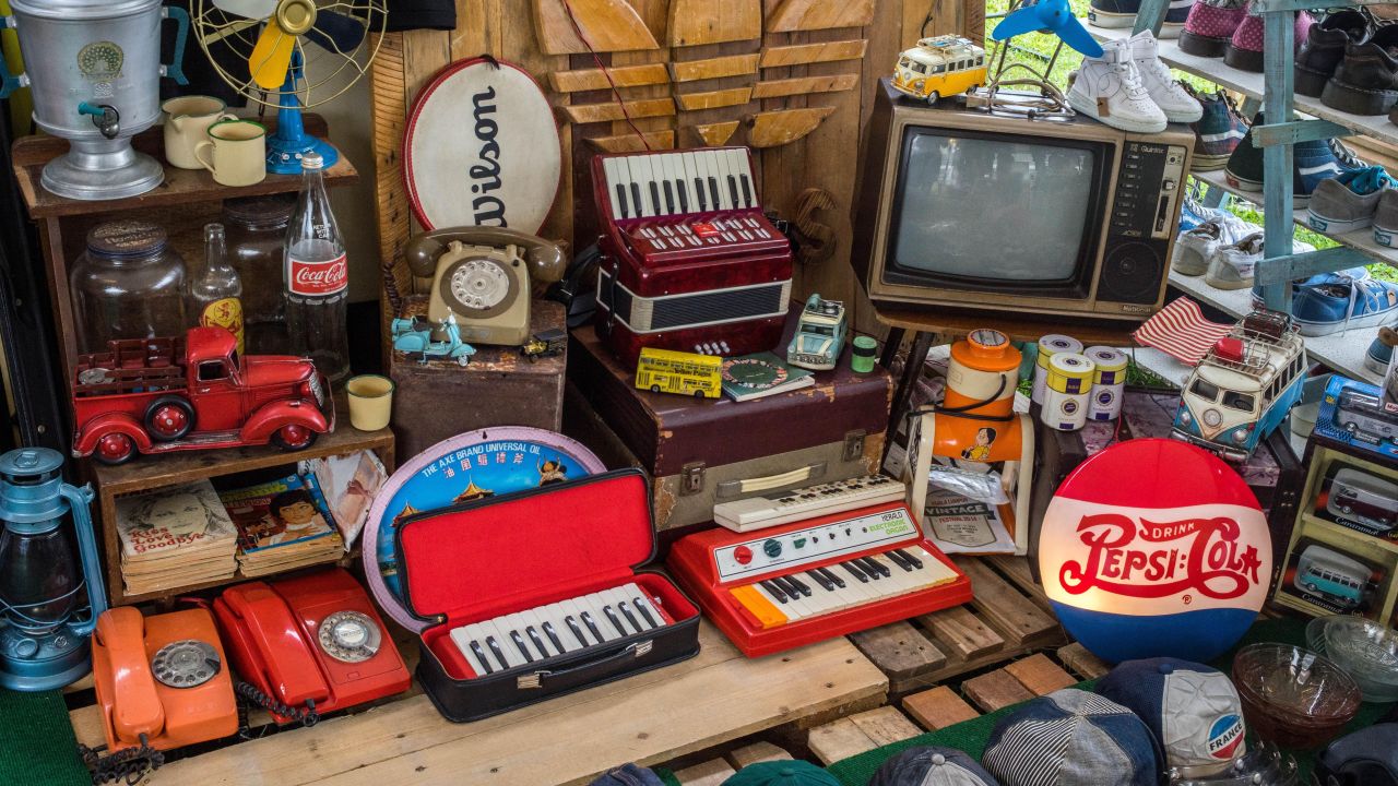 You Can Embrace ‘Cluttercore’ Without Your House Looking Like a Garage Sale