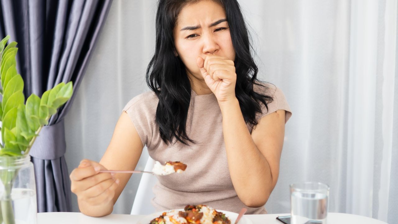 The Most Efficient Ways to Remove Food Stuck in Your Throat