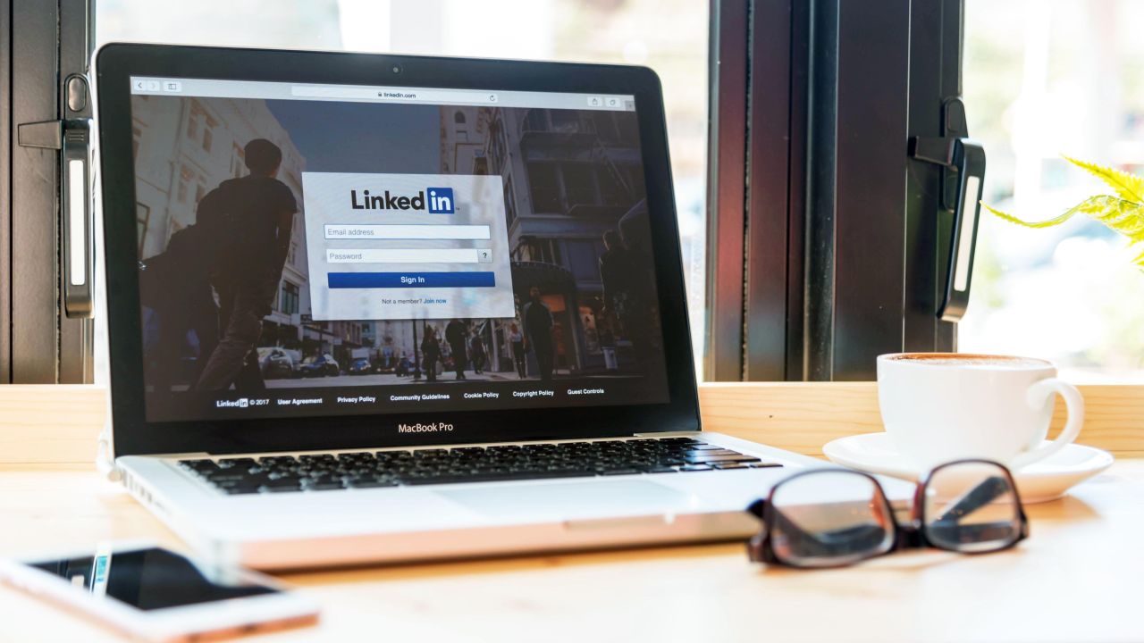 How to Creep on Someone’s LinkedIn Profile Without Them Knowing