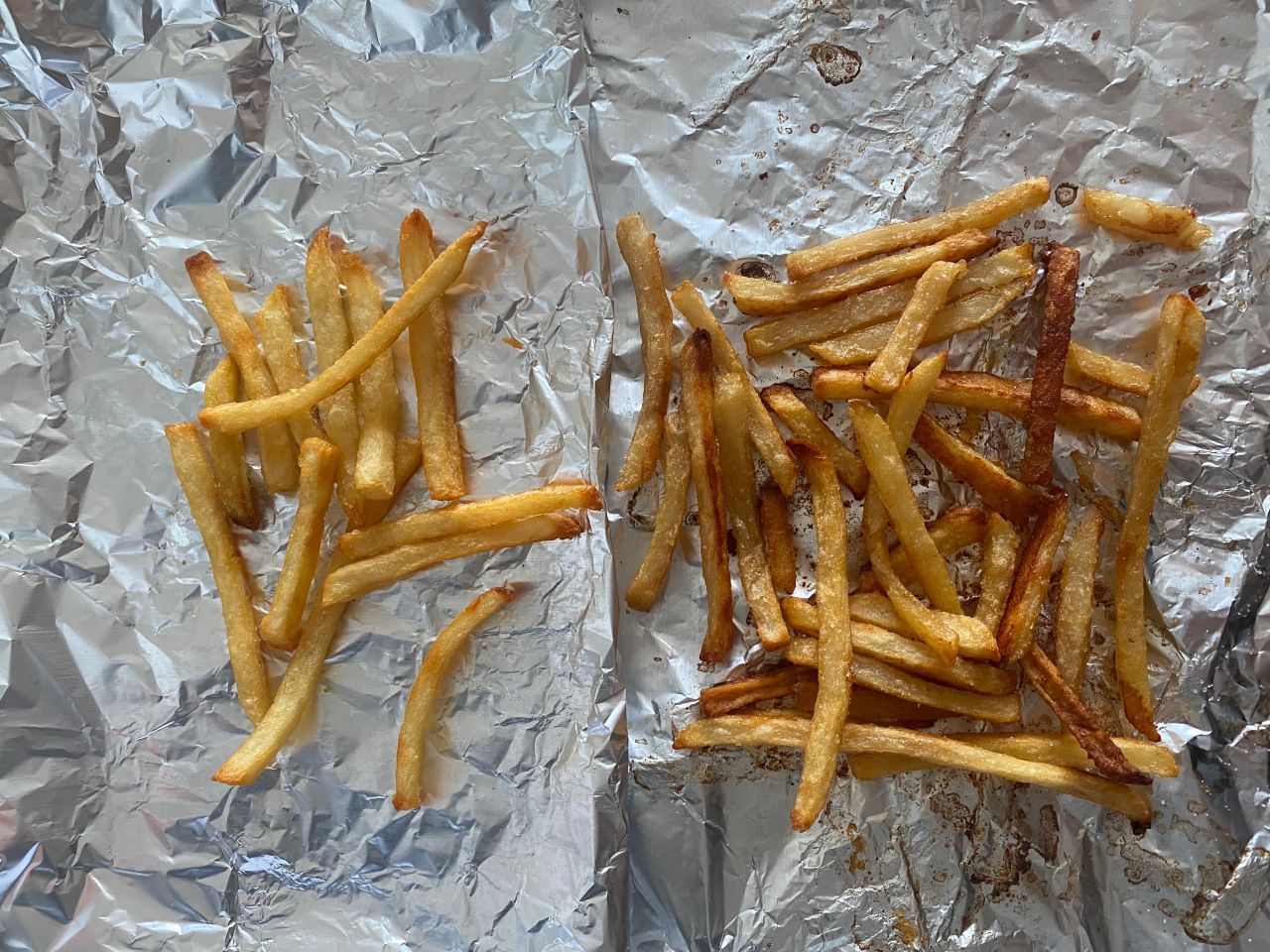 Left: un-marinated fries. Right: salt and vinegar treated fries. (Photo: Allie Chanthorn Reinmann)