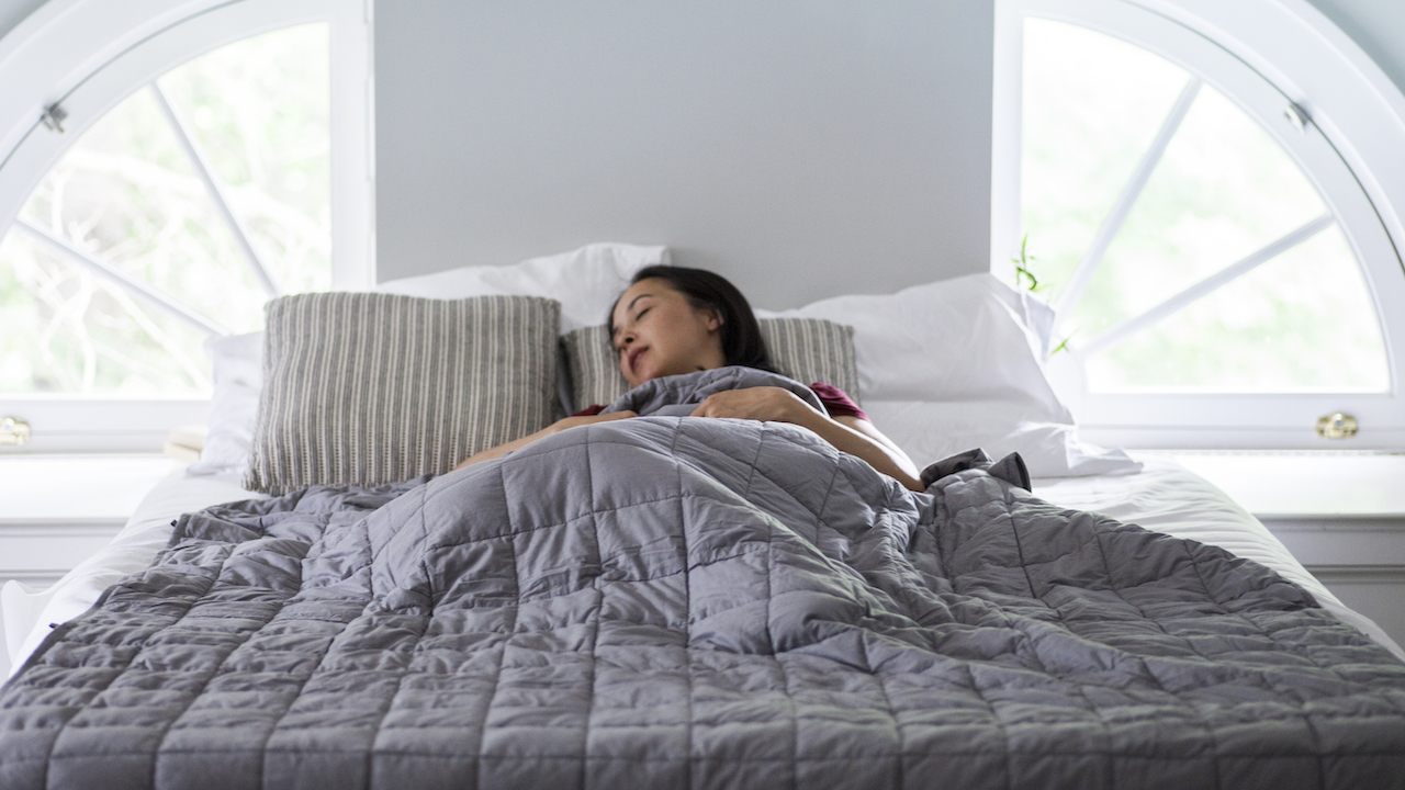 5 Weighted Blankets to Help Ease Your Anxiety and Send You off to Sleep
