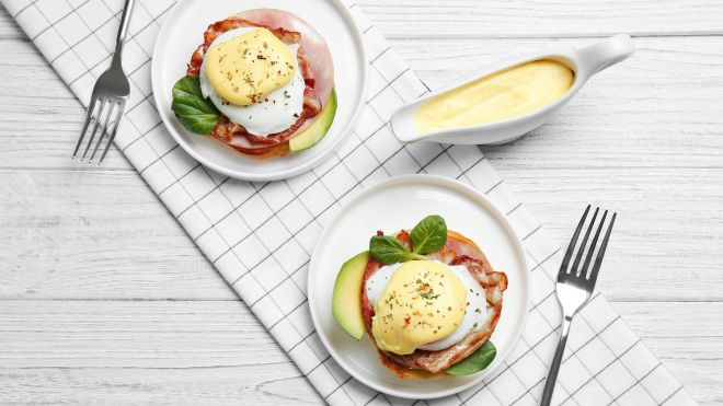 You Can Make This Cheater’s Hollandaise Sauce in the Microwave