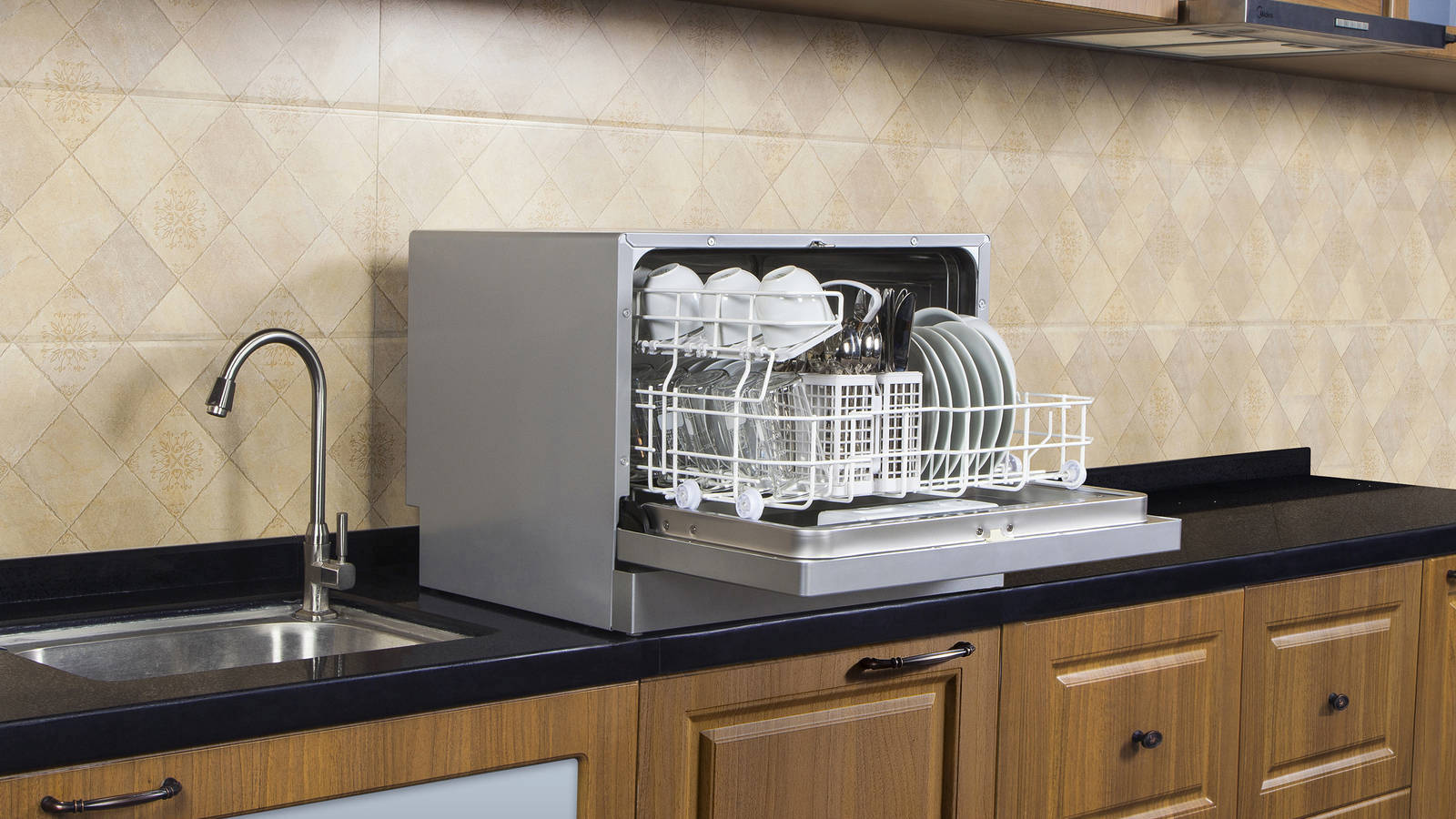Mini dishwasher for your kitchen countertop